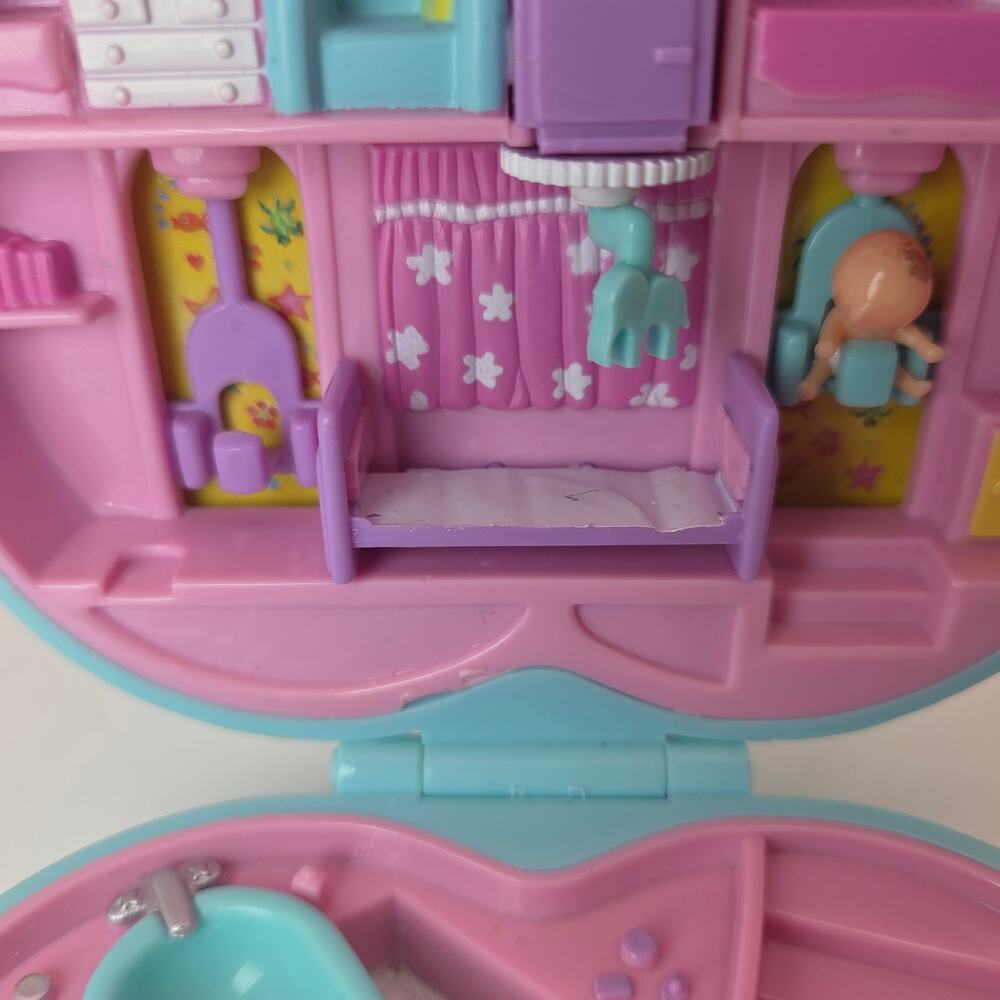 Vintage 1994 Polly Pocket Bluebird Babytime Fun Compact + 1 Baby Figure - Picture 4 of 8